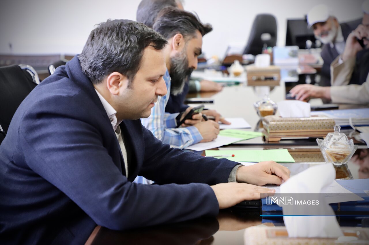 بررسی مستقیم مطالبات ۱۴ نفر از شهروندان منطقه ۶ در کمیته نظارتی شورای شهر اصفهان