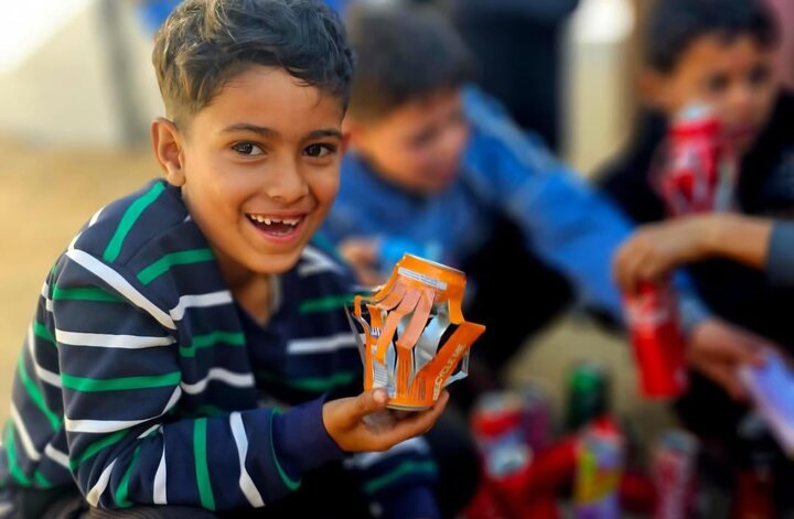 کودکان غزه با بطری‌ خالی سنت رمضان را احیا کردند