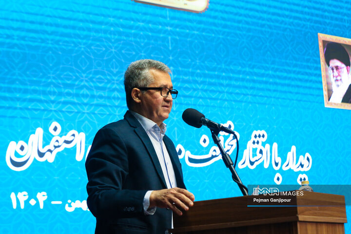 دیدار رئیس قوه قضائیه با گروه‌های مختلف مردم اصفهان