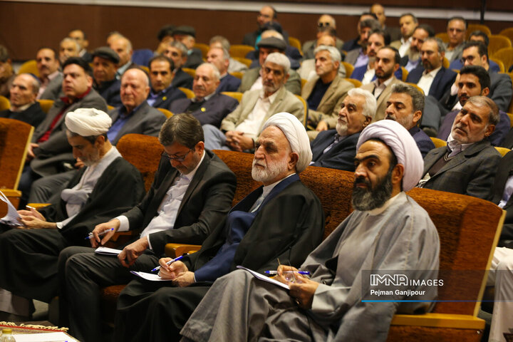 دیدار رئیس قوه قضائیه با گروه‌های مختلف مردم اصفهان