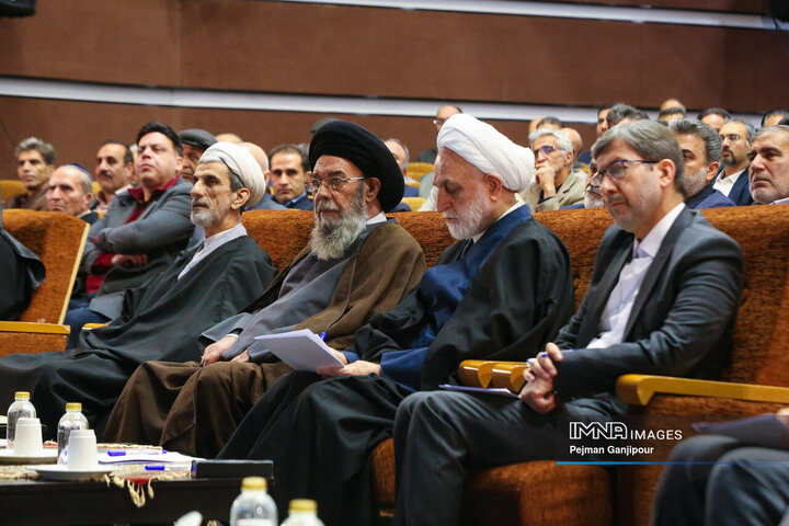 دیدار رئیس قوه قضائیه با گروه‌های مختلف مردم اصفهان