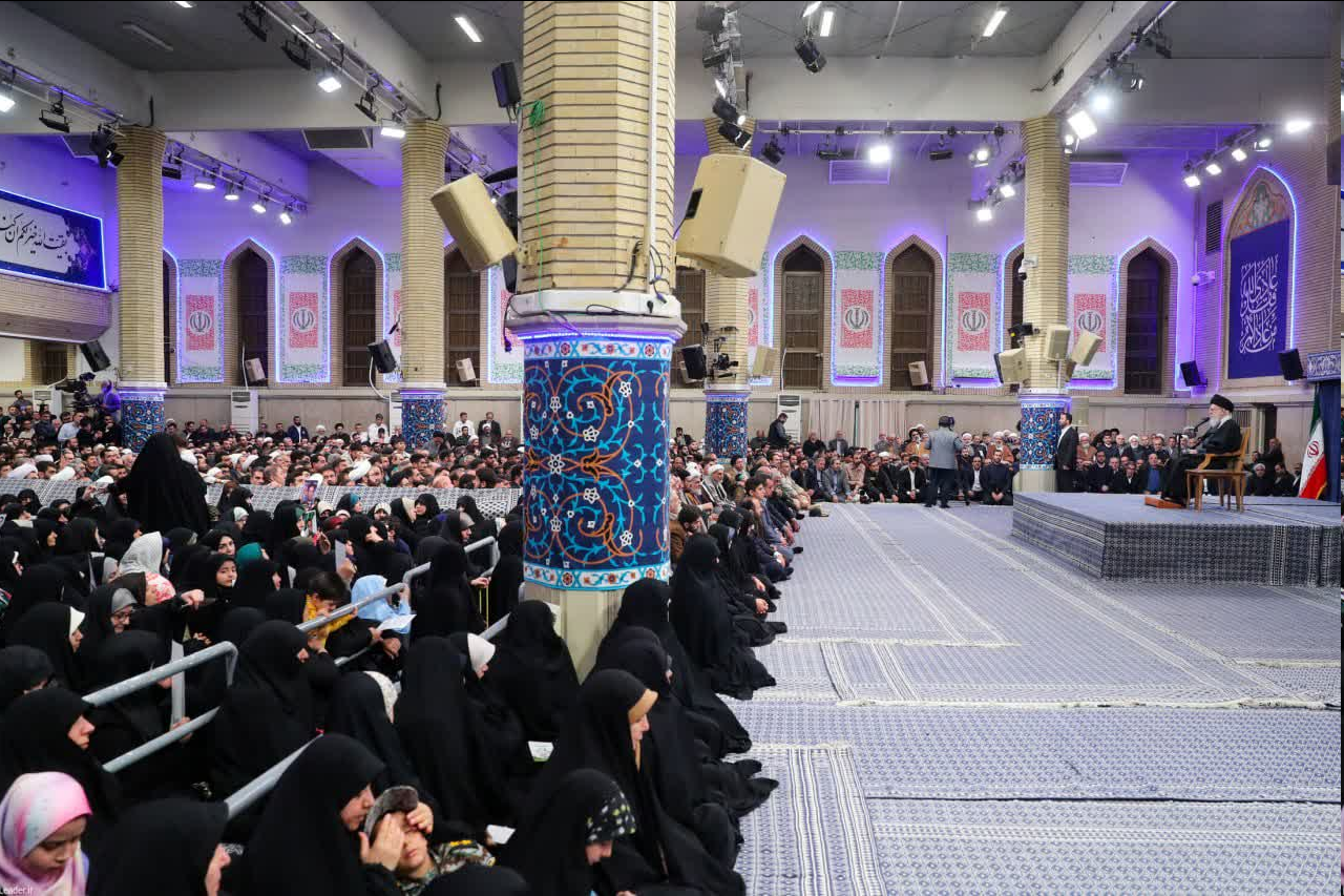 دیدار هزاران نفر از اقشار مختلف مردم تبریز با رهبر انقلاب