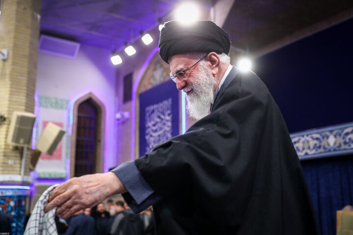 دیدار پرشور هزاران نفر از مردم تبریز و آذربایجان شرقی با رهبر انقلاب