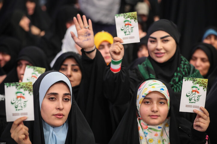 دیدار پرشور هزاران نفر از مردم تبریز و آذربایجان شرقی با رهبر انقلاب