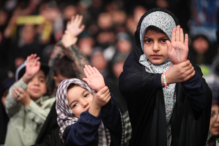 دیدار پرشور هزاران نفر از مردم تبریز و آذربایجان شرقی با رهبر انقلاب