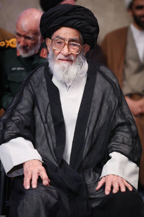 دیدار پرشور هزاران نفر از مردم تبریز و آذربایجان شرقی با رهبر انقلاب