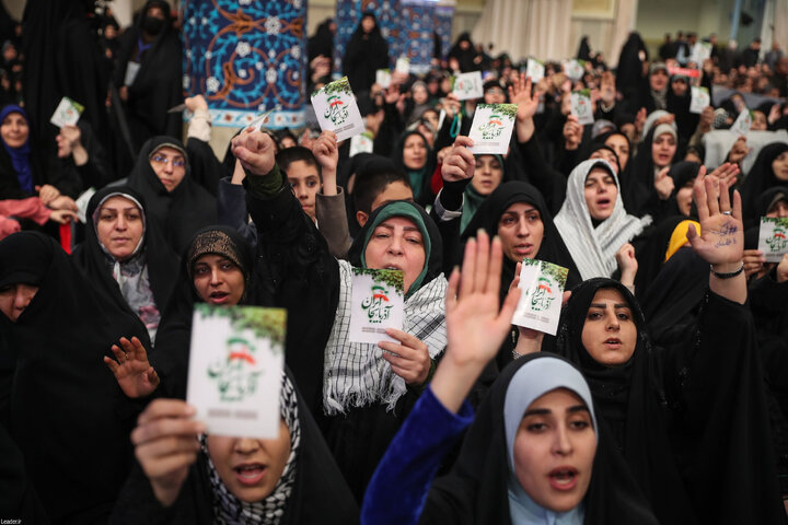 دیدار پرشور هزاران نفر از مردم تبریز و آذربایجان شرقی با رهبر انقلاب