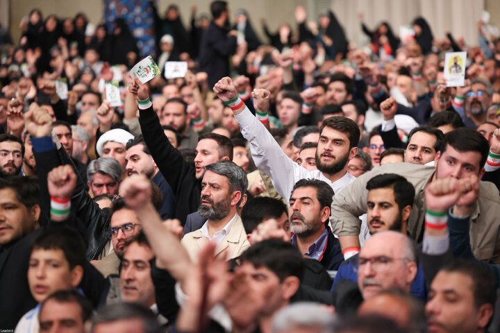 دیدار پرشور هزاران نفر از مردم تبریز و آذربایجان شرقی با رهبر انقلاب