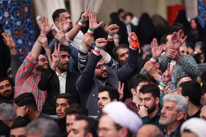 دیدار پرشور هزاران نفر از مردم تبریز و آذربایجان شرقی با رهبر انقلاب