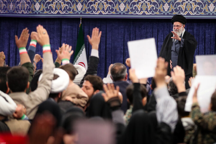 دیدار پرشور هزاران نفر از مردم تبریز و آذربایجان شرقی با رهبر انقلاب