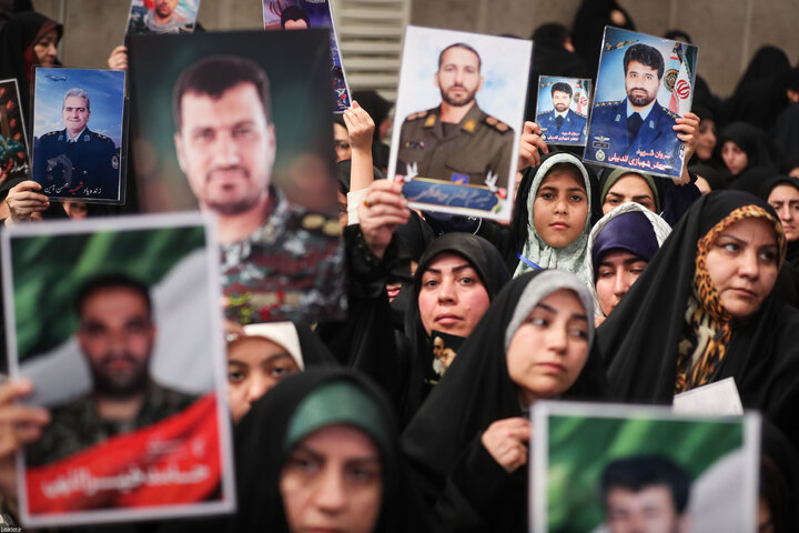 دیدار پرشور هزاران نفر از مردم تبریز و آذربایجان شرقی با رهبر انقلاب