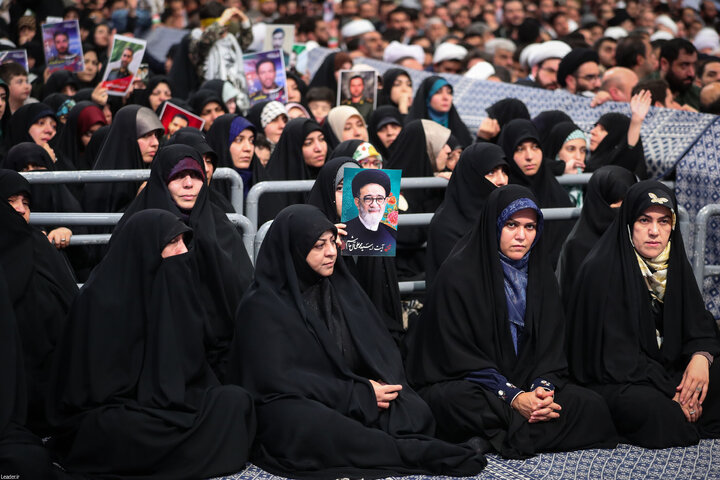 دیدار پرشور هزاران نفر از مردم تبریز و آذربایجان شرقی با رهبر انقلاب