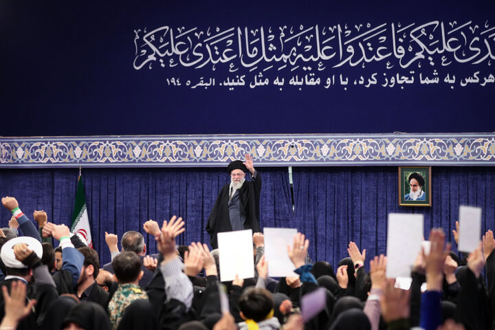 دیدار پرشور هزاران نفر از مردم تبریز و آذربایجان شرقی با رهبر انقلاب