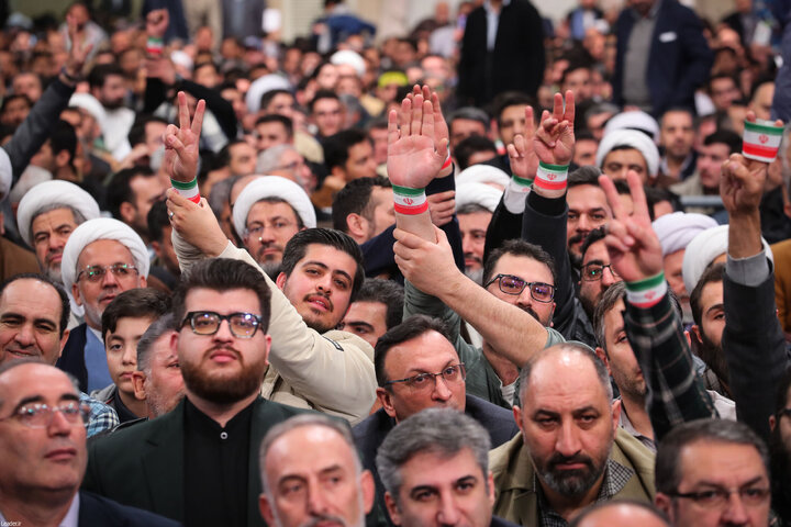 دیدار پرشور هزاران نفر از مردم تبریز و آذربایجان شرقی با رهبر انقلاب