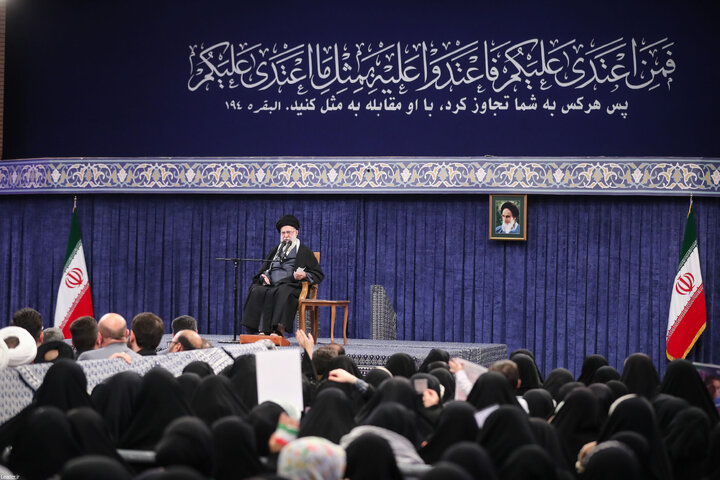 دیدار پرشور هزاران نفر از مردم تبریز و آذربایجان شرقی با رهبر انقلاب