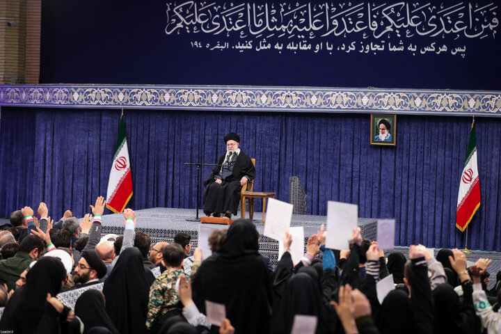 دیدار پرشور هزاران نفر از مردم تبریز و آذربایجان شرقی با رهبر انقلاب