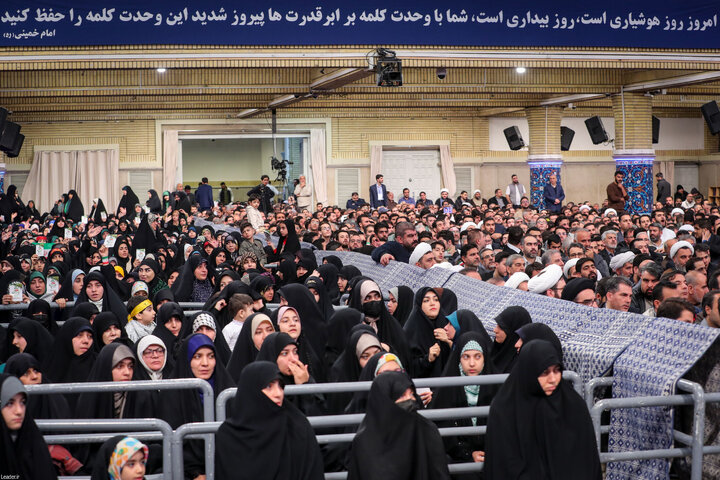 دیدار پرشور هزاران نفر از مردم تبریز و آذربایجان شرقی با رهبر انقلاب