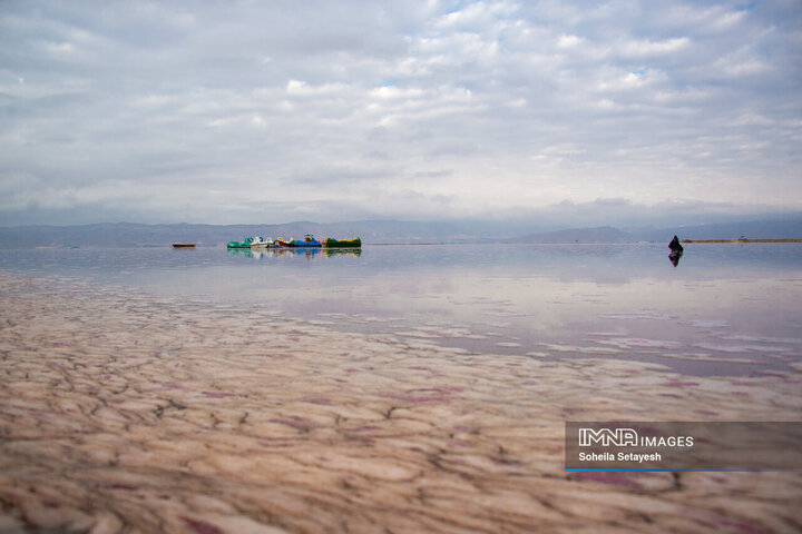 دریاچه مهارلو؛ آینه‌ای صورتی از آرامش در دل طبیعت فارس