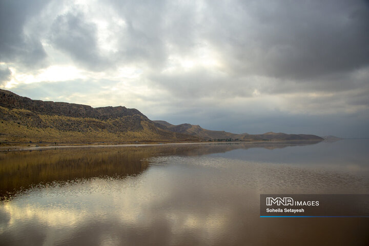 دریاچه مهارلو؛ آینه‌ای صورتی از آرامش در دل طبیعت فارس