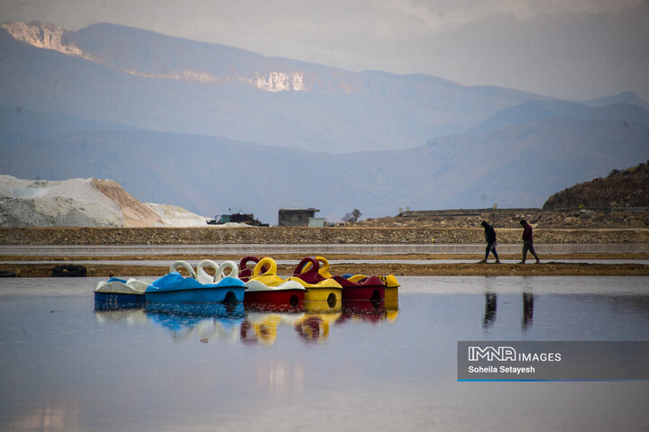 دریاچه مهارلو؛ آینه‌ای صورتی از آرامش در دل طبیعت فارس