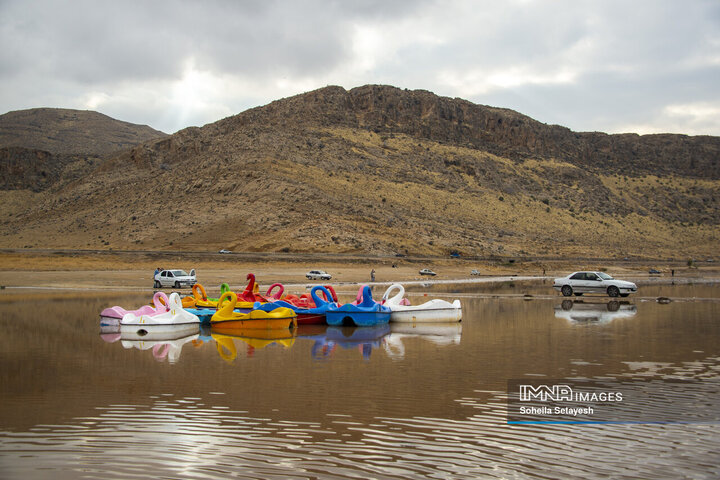 دریاچه مهارلو؛ آینه‌ای صورتی از آرامش در دل طبیعت فارس