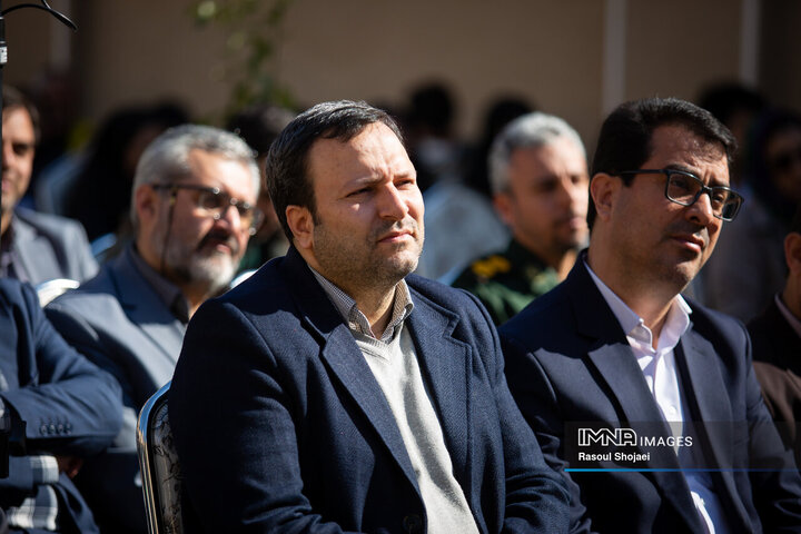 آئین بهره‌برداری از پروژه‌های شهری در منطقه یک اصفهان