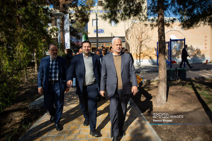 آئین بهره‌برداری از پروژه‌های شهری در منطقه یک اصفهان