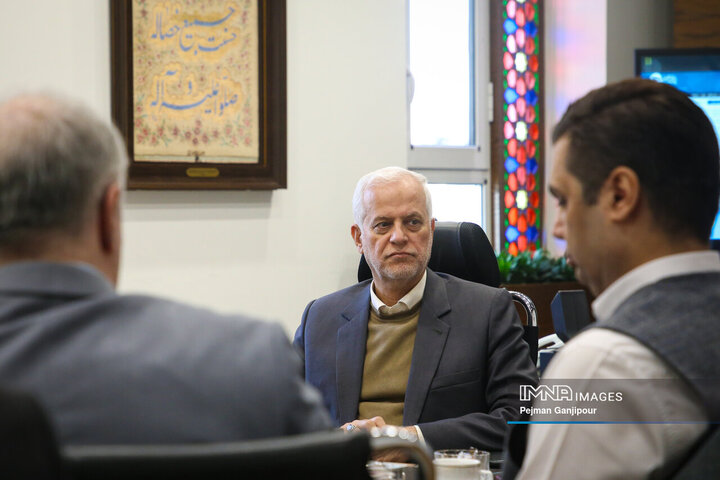 جلسه مشترک شهردار اصفهان و رئیس ستاد نوسازی ناوگان حمل‌و‌نقل و اسقاط خودرو وزارت صمت