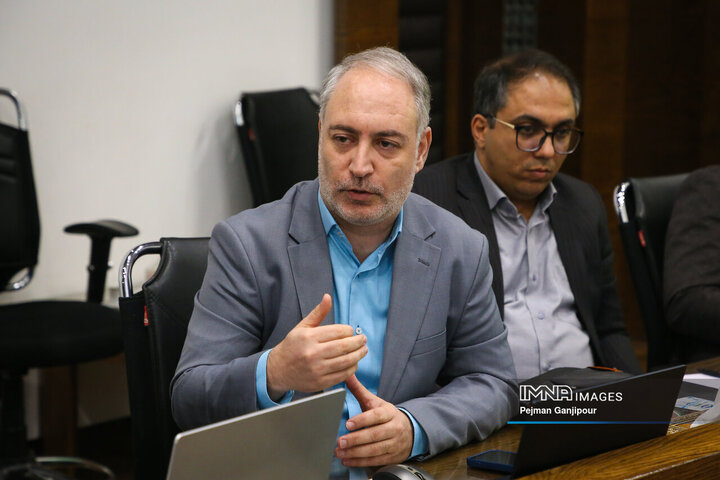 جلسه مشترک شهردار اصفهان و رئیس ستاد نوسازی ناوگان حمل‌و‌نقل و اسقاط خودرو وزارت صمت