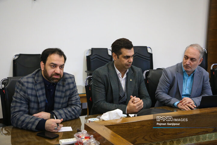 جلسه مشترک شهردار اصفهان و رئیس ستاد نوسازی ناوگان حمل‌و‌نقل و اسقاط خودرو وزارت صمت