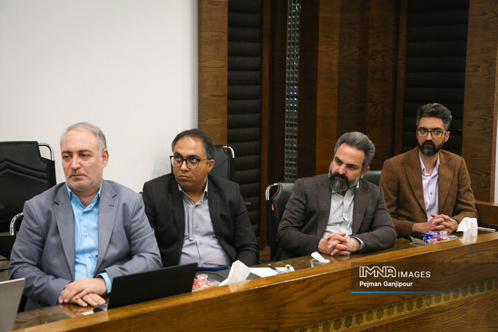جلسه مشترک شهردار اصفهان و رئیس ستاد نوسازی ناوگان حمل‌و‌نقل و اسقاط خودرو وزارت صمت