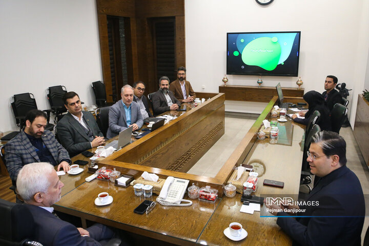 جلسه مشترک شهردار اصفهان و رئیس ستاد نوسازی ناوگان حمل‌و‌نقل و اسقاط خودرو وزارت صمت