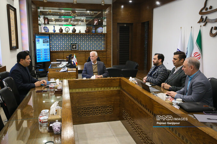 جلسه مشترک شهردار اصفهان و رئیس ستاد نوسازی ناوگان حمل‌و‌نقل و اسقاط خودرو وزارت صمت