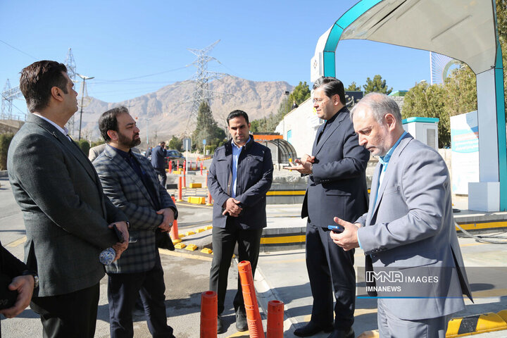 بازدید رئیس ستاد نوسازی ناوگان حمل و نقل وزارت صمت از زیرساختهای شارژ خودروهای برقی در اصفهان