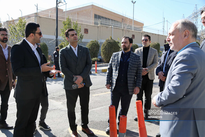 بازدید رئیس ستاد نوسازی ناوگان حمل و نقل وزارت صمت از زیرساختهای شارژ خودروهای برقی در اصفهان