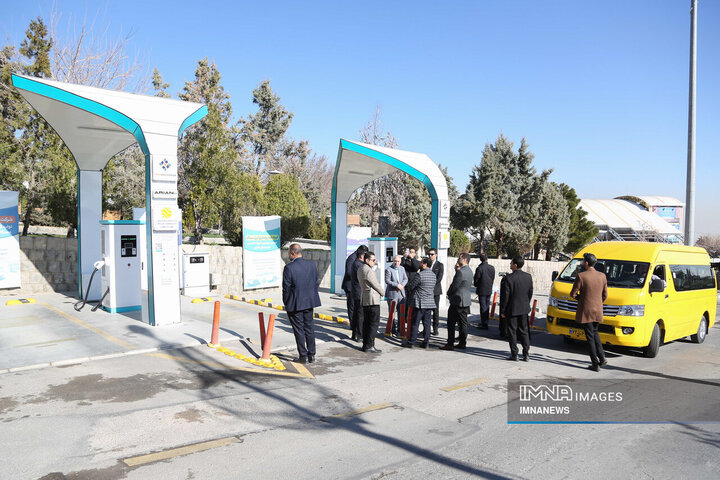 بازدید رئیس ستاد نوسازی ناوگان حمل و نقل وزارت صمت از زیرساختهای شارژ خودروهای برقی در اصفهان