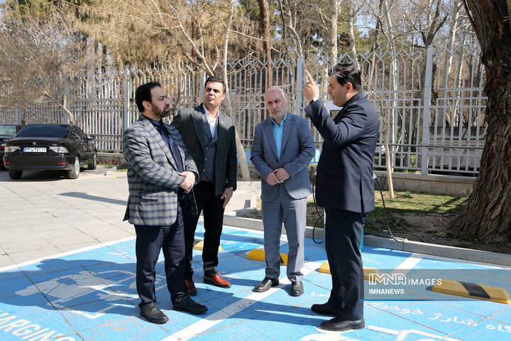 بازدید رئیس ستاد نوسازی ناوگان حمل و نقل وزارت صمت از زیرساختهای شارژ خودروهای برقی در اصفهان