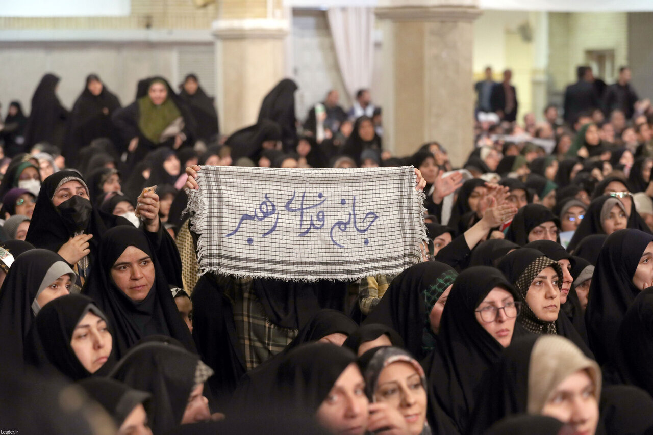 آذربایجان جانباز، خامنهای دن آیرلماز