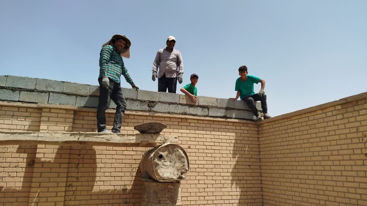 عشق به آموزش؛ داستان مدیری که آجر به آجر کنار مدرسه ایستاد