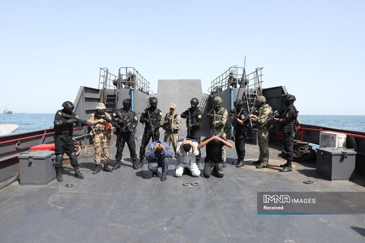 تمرین آزادسازی کشتی ربوده شده در رزمایش مرکب دریایی نیروهای دریایی ایران و فدراسیون روسیه