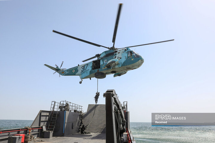تمرین آزادسازی کشتی ربوده شده در رزمایش مرکب دریایی نیروهای دریایی ایران و فدراسیون روسیه