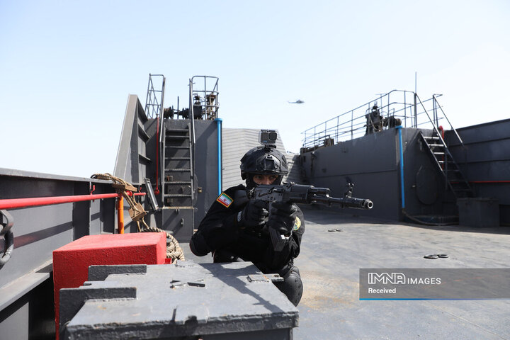 تمرین آزادسازی کشتی ربوده شده در رزمایش مرکب دریایی نیروهای دریایی ایران و فدراسیون روسیه