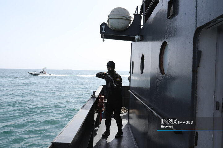 تمرین آزادسازی کشتی ربوده شده در رزمایش مرکب دریایی نیروهای دریایی ایران و فدراسیون روسیه