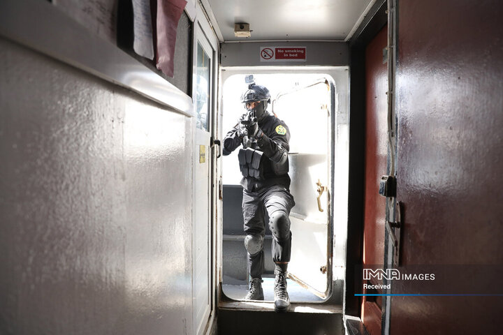 تمرین آزادسازی کشتی ربوده شده در رزمایش مرکب دریایی نیروهای دریایی ایران و فدراسیون روسیه