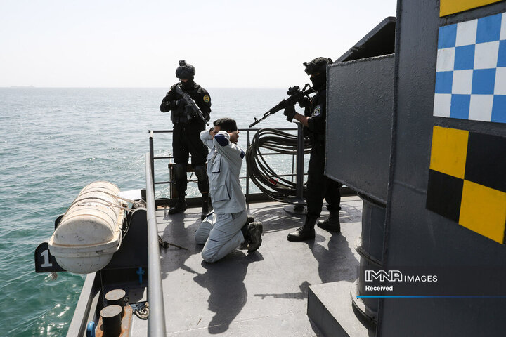 تمرین آزادسازی کشتی ربوده شده در رزمایش مرکب دریایی نیروهای دریایی ایران و فدراسیون روسیه