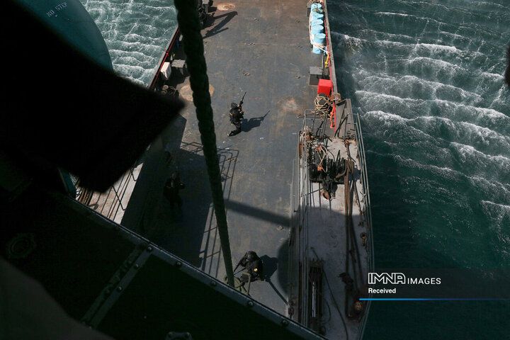 تمرین آزادسازی کشتی ربوده شده در رزمایش مرکب دریایی نیروهای دریایی ایران و فدراسیون روسیه