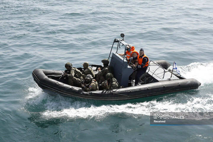 تمرین آزادسازی کشتی ربوده شده در رزمایش مرکب دریایی نیروهای دریایی ایران و فدراسیون روسیه