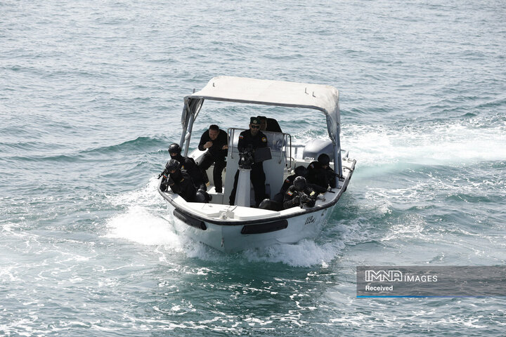 تمرین آزادسازی کشتی ربوده شده در رزمایش مرکب دریایی نیروهای دریایی ایران و فدراسیون روسیه