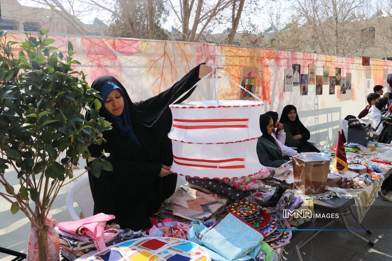 برگزاری نمایشگاه هنرهای خلاق با محوریت محیطزیست روبهروی هتل عباسی