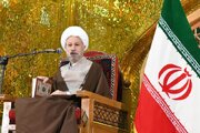 شیطان با ترساندن از فقر مانع انفاق می‌شود